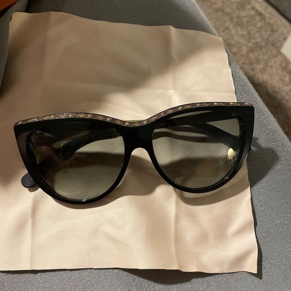 SOLD - Picture 1 of 8